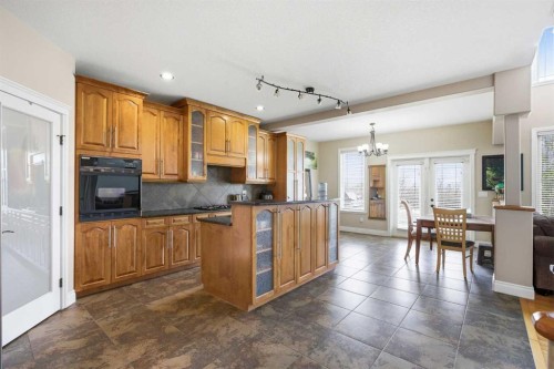 280135 Township Road 242 Se, Chestermere, AB - Indoor Photo Showing Kitchen