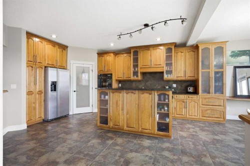 280135 Township Road 242 Se, Chestermere, AB - Indoor Photo Showing Kitchen