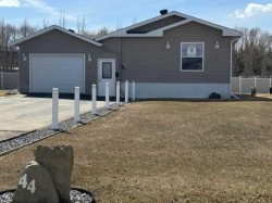 44-15 Mackenzie Ranch Way Lacombe, AB T4L 0B4