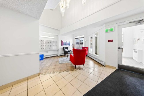 3402-3402 Hawksbrow Point Nw, Calgary, AB - Indoor Photo Showing Other Room