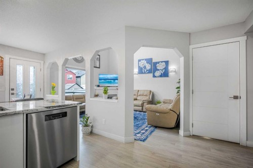 31 Saddleback Way Ne, Calgary, AB - Indoor Photo Showing Kitchen