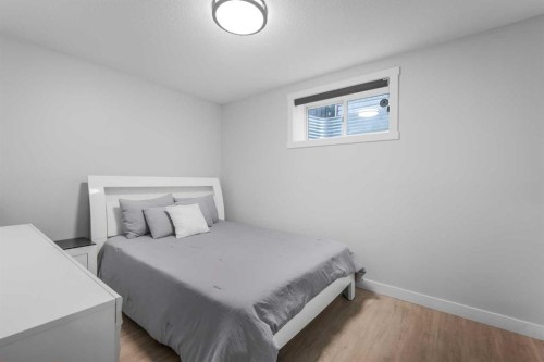 31 Saddleback Way Ne, Calgary, AB - Indoor Photo Showing Bedroom