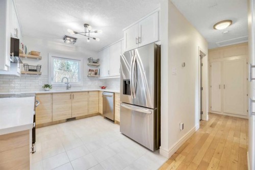 48 Waterloo Drive Sw, Calgary, AB - Indoor Photo Showing Kitchen