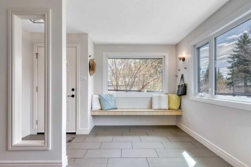 48 Waterloo Drive Sw, Calgary, AB - Indoor Photo Showing Other Room