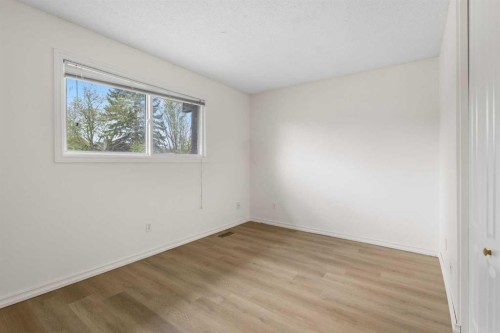 268 Madeira Place Ne, Calgary, AB - Indoor Photo Showing Other Room