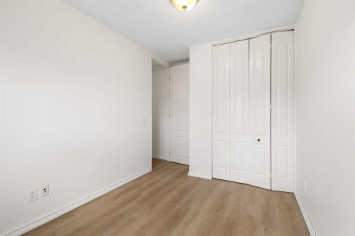 268 Madeira Place Ne, Calgary, AB - Indoor Photo Showing Other Room