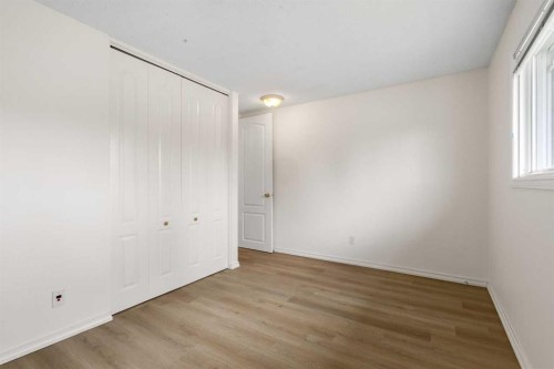 268 Madeira Place Ne, Calgary, AB - Indoor Photo Showing Other Room