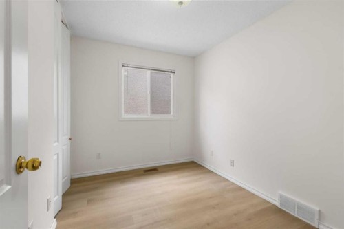 268 Madeira Place Ne, Calgary, AB - Indoor Photo Showing Other Room