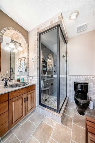 29 Deer River Green Se, Calgary, AB - Indoor Photo Showing Kitchen