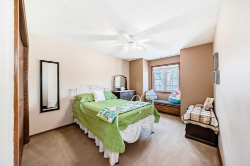 29 Deer River Green Se, Calgary, AB - Indoor Photo Showing Bedroom
