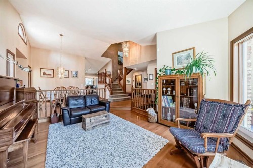 29 Deer River Green Se, Calgary, AB - Indoor Photo Showing Living Room
