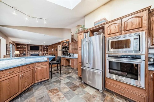 29 Deer River Green Se, Calgary, AB - Indoor Photo Showing Kitchen With Stainless Steel Kitchen