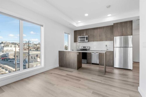 401-455 1 Avenue Ne, Calgary, AB - Indoor Photo Showing Kitchen With Stainless Steel Kitchen With Upgraded Kitchen
