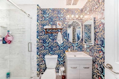 404 Redstone Grove Ne, Calgary, AB - Indoor Photo Showing Bathroom