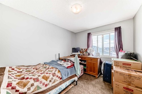 404 Redstone Grove Ne, Calgary, AB - Indoor Photo Showing Bedroom