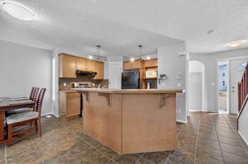 78 Cranberry Close Se, Calgary, AB - Indoor Photo Showing Kitchen
