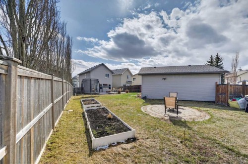 78 Cranberry Close Se, Calgary, AB - Outdoor