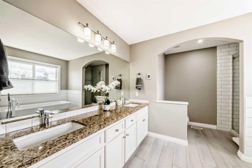 127 Cimarron Park Circle, Okotoks, AB - Indoor Photo Showing Bathroom