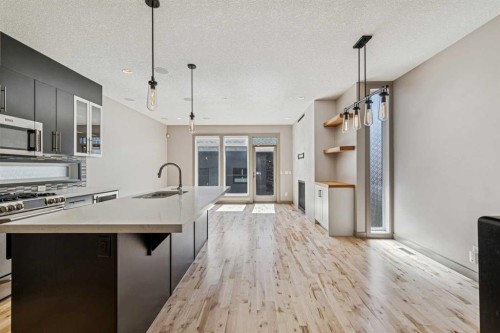 2011 48 Avenue Sw, Calgary, AB - Indoor Photo Showing Kitchen With Upgraded Kitchen