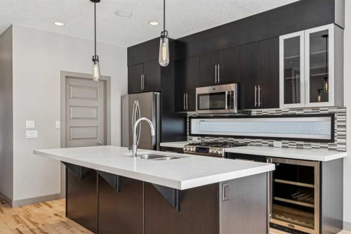 2011 48 Avenue Sw, Calgary, AB - Indoor Photo Showing Kitchen With Double Sink With Upgraded Kitchen