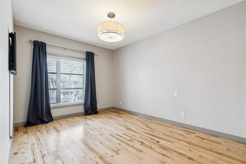 2011 48 Avenue Sw, Calgary, AB - Indoor Photo Showing Other Room