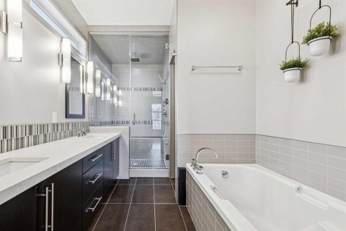 2011 48 Avenue Sw, Calgary, AB - Indoor Photo Showing Bathroom