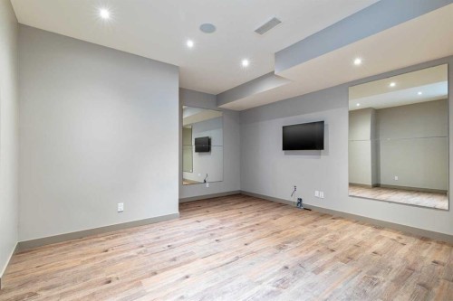 2011 48 Avenue Sw, Calgary, AB - Indoor Photo Showing Other Room