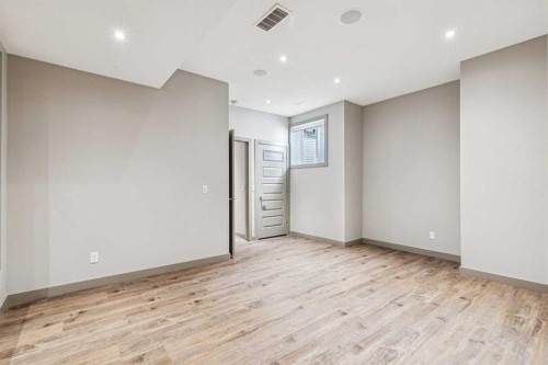2011 48 Avenue Sw, Calgary, AB - Indoor Photo Showing Other Room