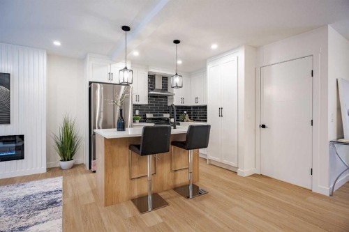 451 Arlington Drive Se, Calgary, AB - Indoor Photo Showing Kitchen With Upgraded Kitchen