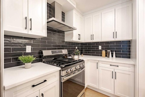 451 Arlington Drive Se, Calgary, AB - Indoor Photo Showing Kitchen With Upgraded Kitchen