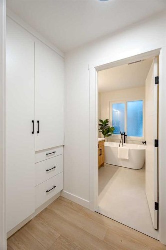 451 Arlington Drive Se, Calgary, AB - Indoor