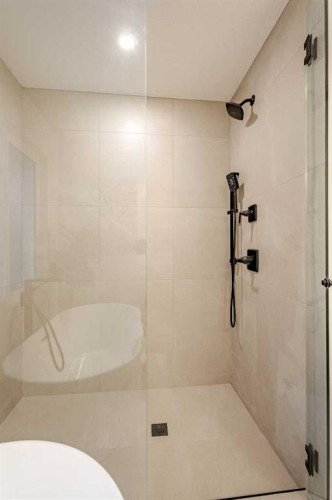 451 Arlington Drive Se, Calgary, AB - Indoor Photo Showing Bathroom