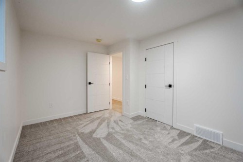 451 Arlington Drive Se, Calgary, AB - Indoor Photo Showing Other Room