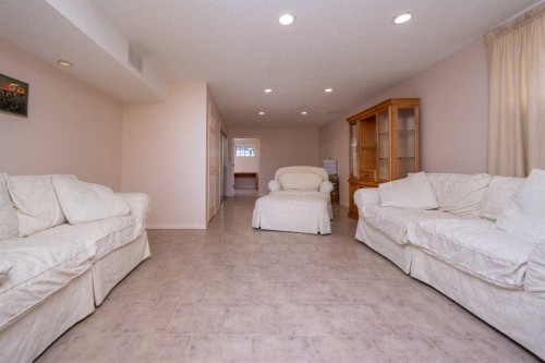 136 Hunterhorn Drive Ne, Calgary, AB - Indoor