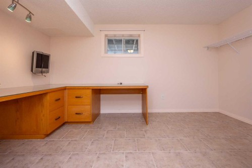 136 Hunterhorn Drive Ne, Calgary, AB - Indoor