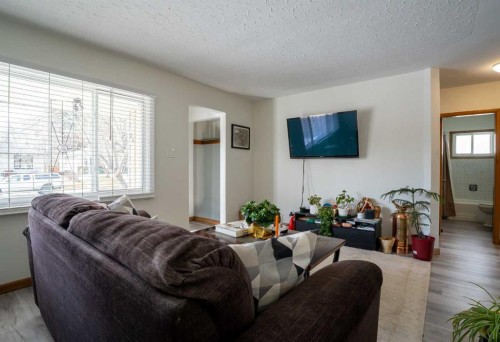 84 Waterloo Drive Sw, Calgary, AB - Indoor