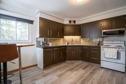 84 Waterloo Drive Sw, Calgary, AB - Indoor Photo Showing Kitchen