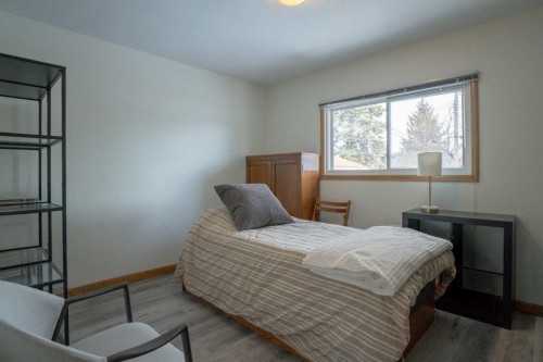 84 Waterloo Drive Sw, Calgary, AB - Indoor Photo Showing Other Room