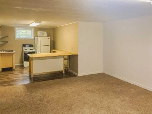 84 Waterloo Drive Sw, Calgary, AB - Indoor