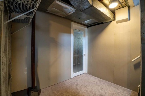 84 Waterloo Drive Sw, Calgary, AB - Indoor Photo Showing Other Room