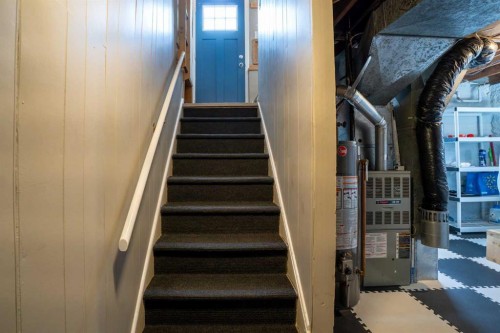 84 Waterloo Drive Sw, Calgary, AB - Indoor