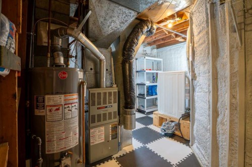 84 Waterloo Drive Sw, Calgary, AB - Indoor