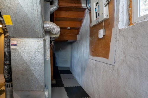84 Waterloo Drive Sw, Calgary, AB - Indoor Photo Showing Laundry Room