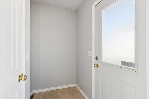 201 Southridge Place, Didsbury, AB - Indoor Photo Showing Other Room