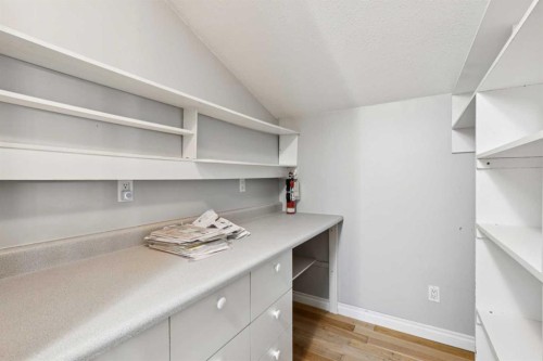201 Southridge Place, Didsbury, AB - Indoor Photo Showing Other Room