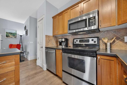 83 Wentworth Common Sw, Calgary, AB - Indoor Photo Showing Kitchen