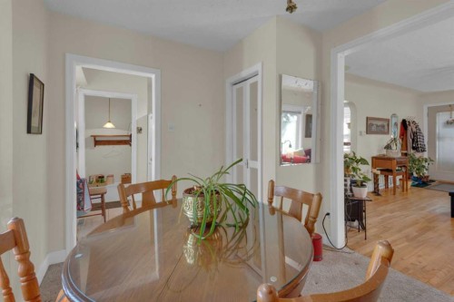 2318 Bowness Road Nw, Calgary, AB - Indoor Photo Showing Dining Room