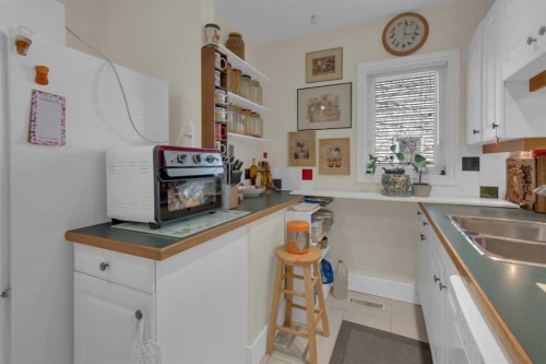 2318 Bowness Road Nw, Calgary, AB - Indoor Photo Showing Kitchen With Double Sink