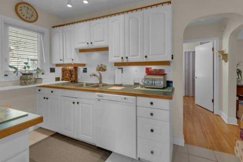 2318 Bowness Road Nw, Calgary, AB - Indoor Photo Showing Kitchen With Double Sink