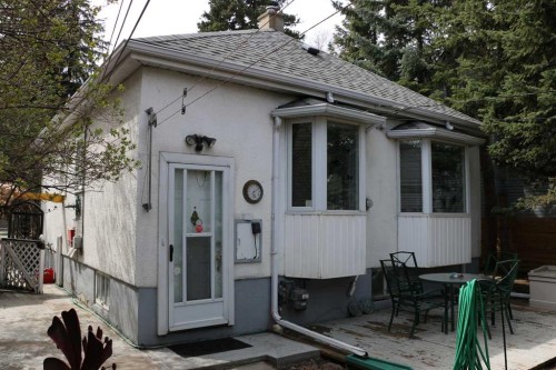2318 Bowness Road Nw, Calgary, AB - Outdoor